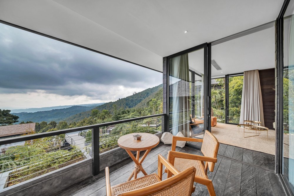 Pool View Suite, view 1